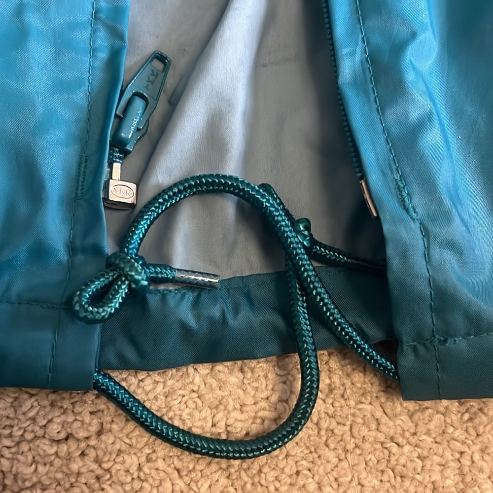 Lands’ End rain jacket - Picture 3 of 4